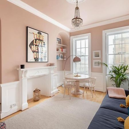 Stylish Central Apartment With Parking - Garden And Workspace باث المظهر الخارجي الصورة